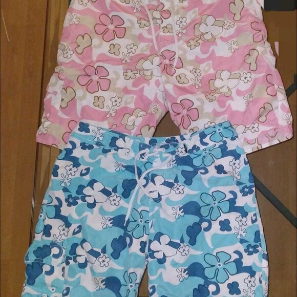 Hawaii Shorts Lot 🌸 - Picture 2 of 3